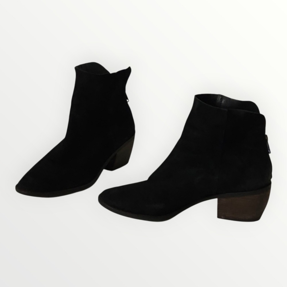 Lucky Brand LK-Kaiya Black Suede Ankle Booties Western Boho Chic Block Heel 9M‎